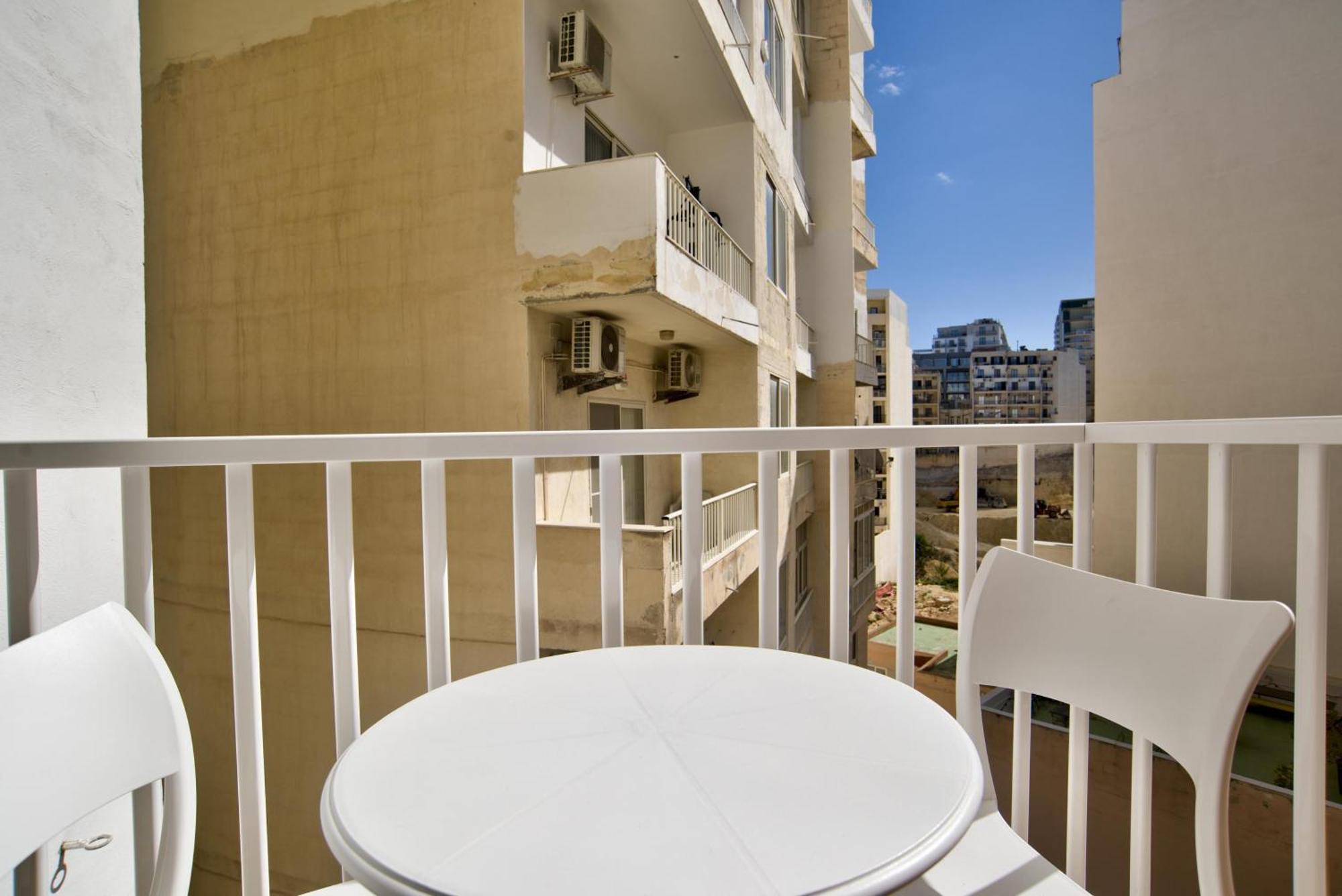 Sliema 2-Bedroom Central Apartments And Penthouse With Jacuzzi Экстерьер фото