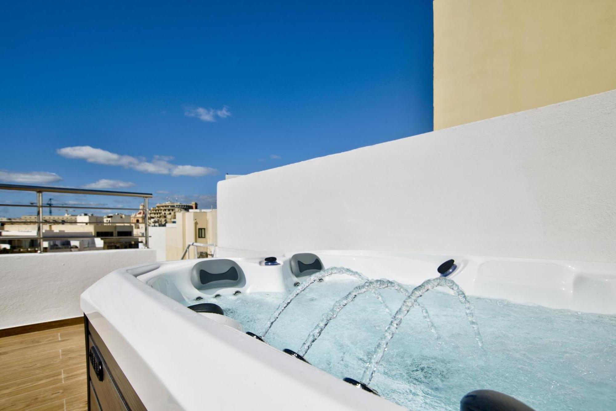 Sliema 2-Bedroom Central Apartments And Penthouse With Jacuzzi Экстерьер фото
